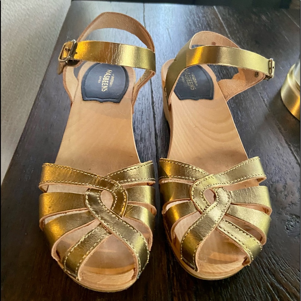 Gold low Swedish Hasbeens size 36